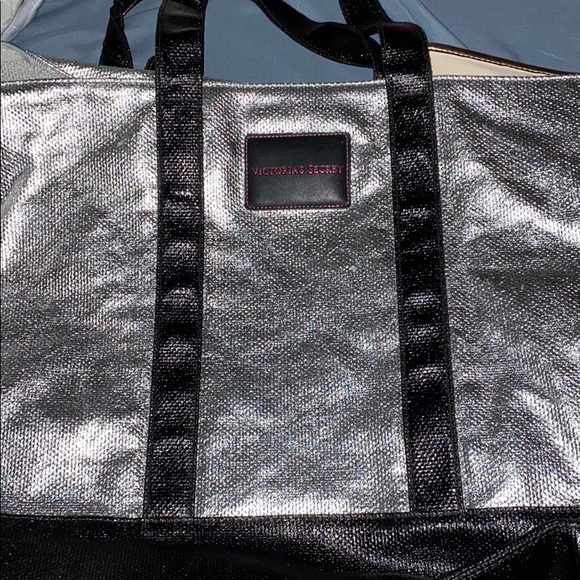 Two Victoria secrets tote bags - Picture 3 of 8